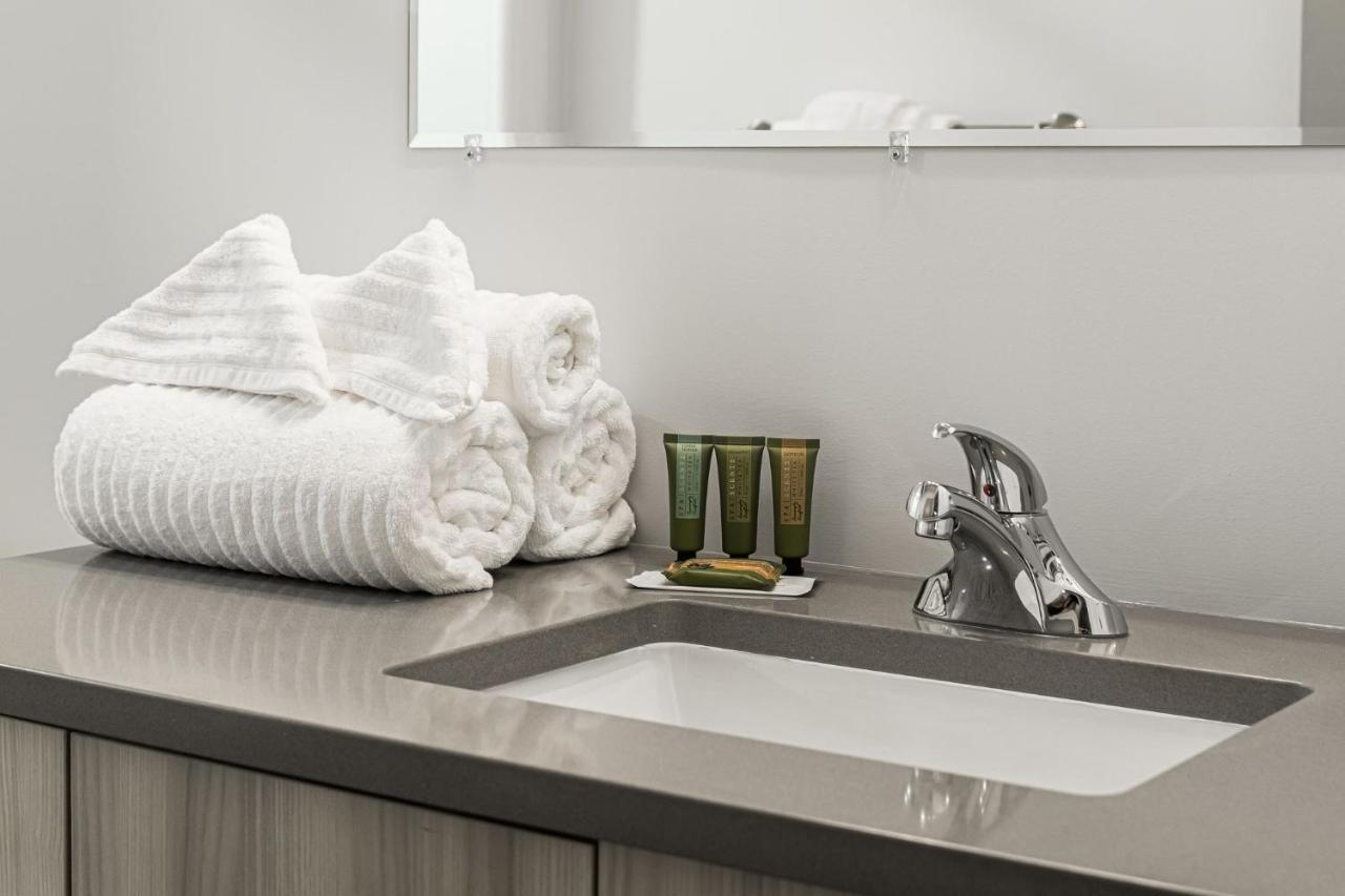 Station 1 By Terra Hospitality Aparthotel Moncton Buitenkant foto