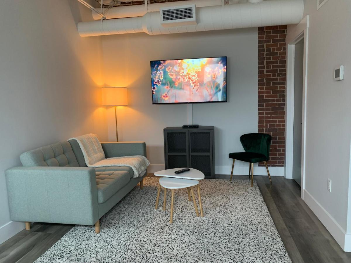Station 1 By Terra Hospitality Aparthotel Moncton Buitenkant foto