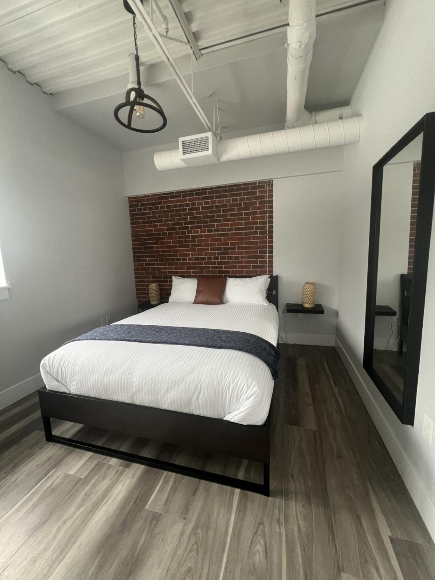 Station 1 By Terra Hospitality Aparthotel Moncton Buitenkant foto